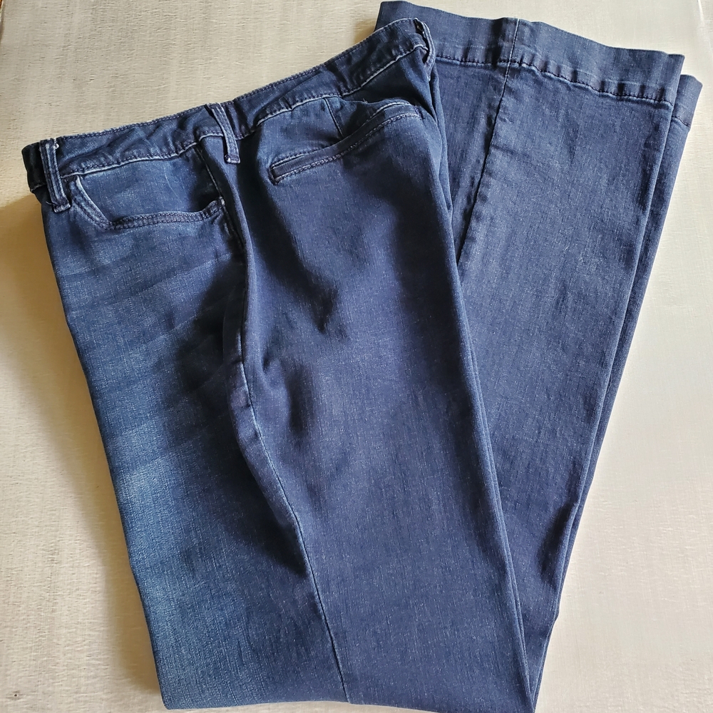 NWOT Wrangler Wide Leg Jeans